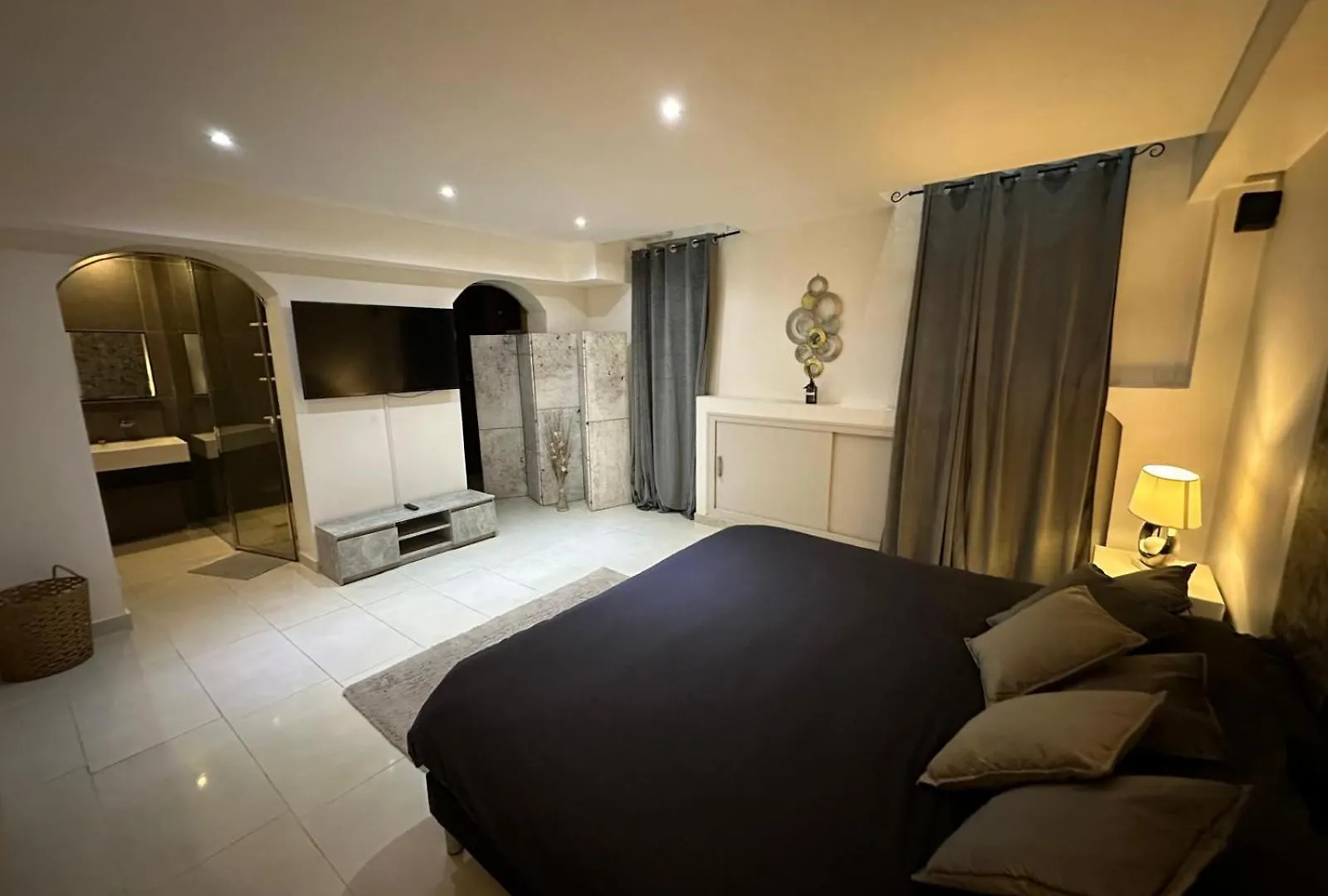 Apartment Les Champs Elysees-125M2 Modern And Spacious Paris