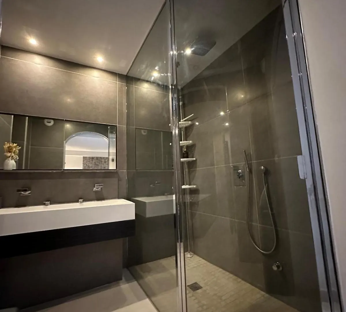 Les Champs Elysees-125M2 Modern And Spacious Paris France